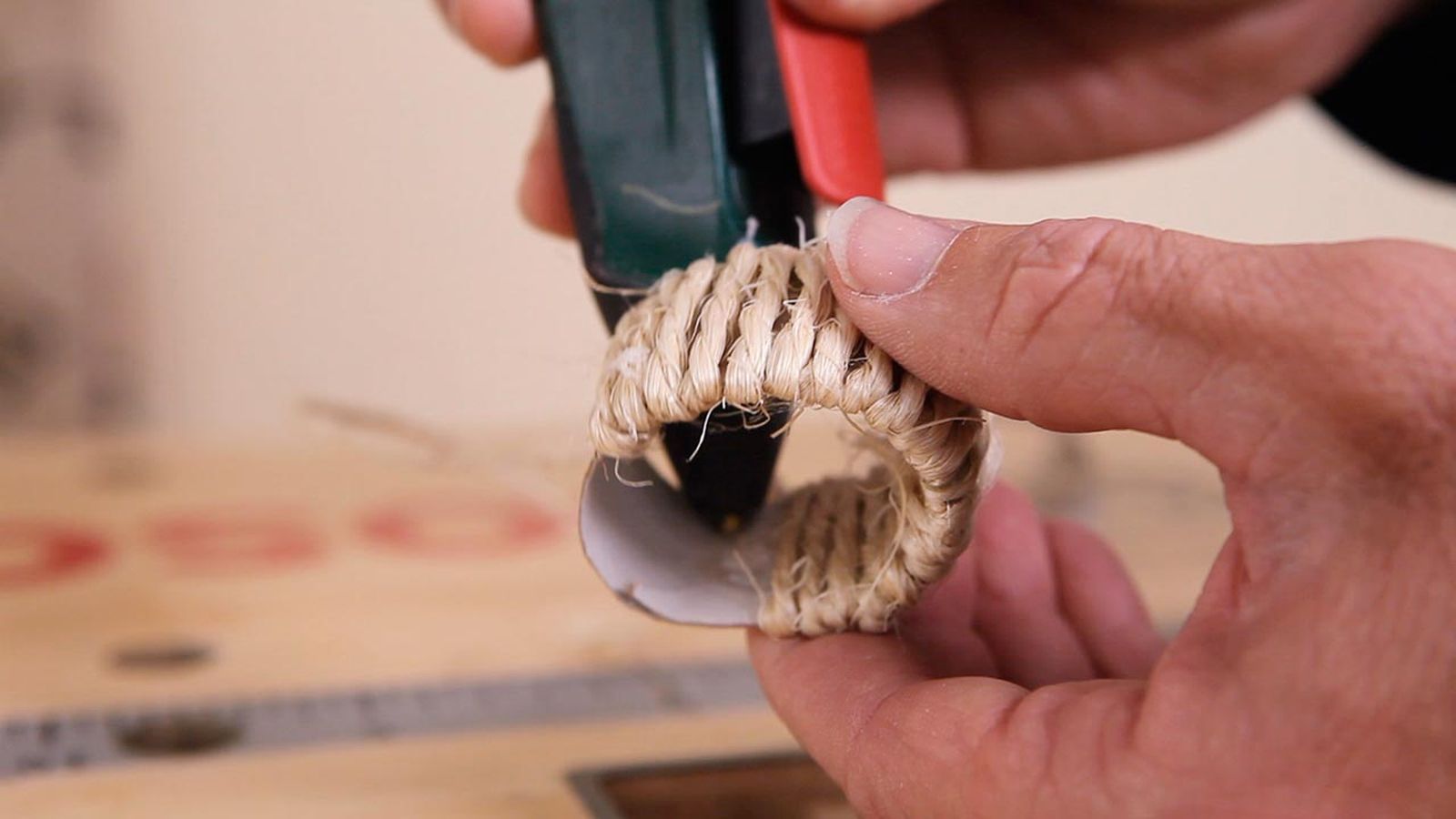Hacer servilleteros de cuerda paso 6