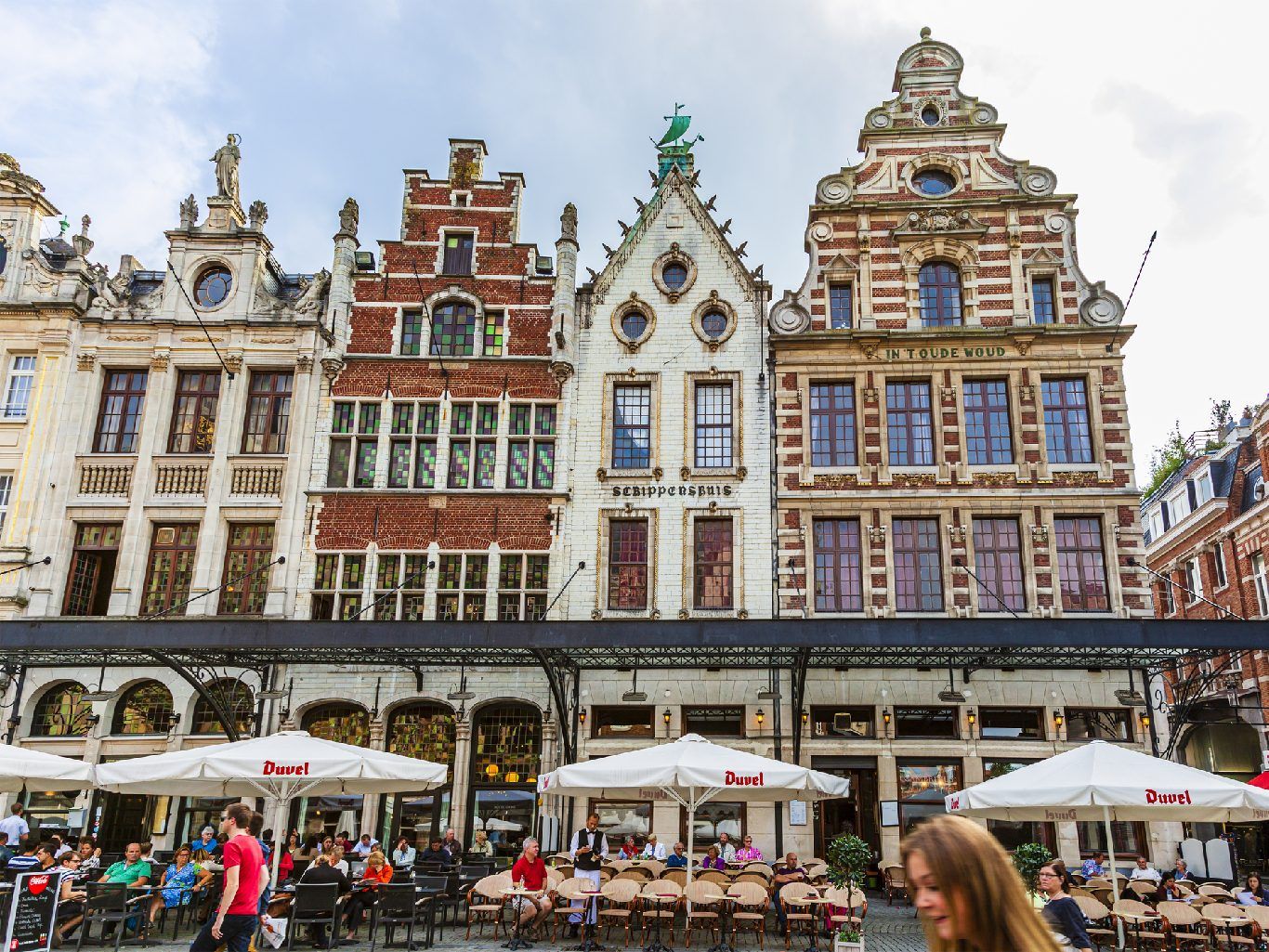 Grote Market en Lovaina, Bélgica