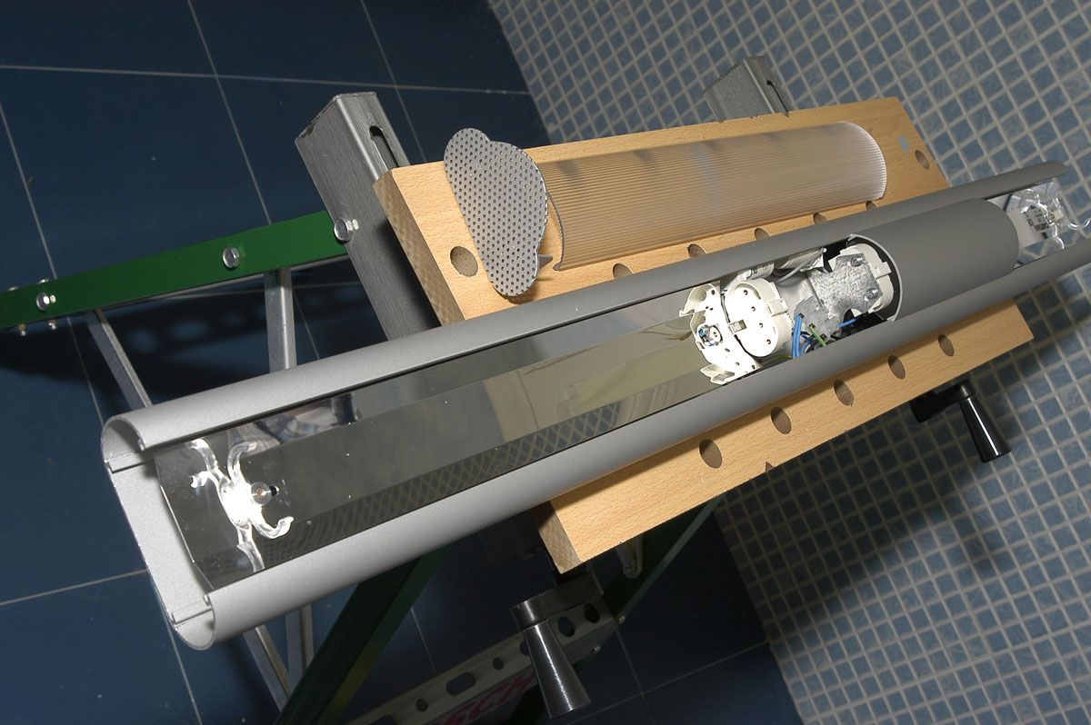 Instalación de fluorescente en baño paso 2