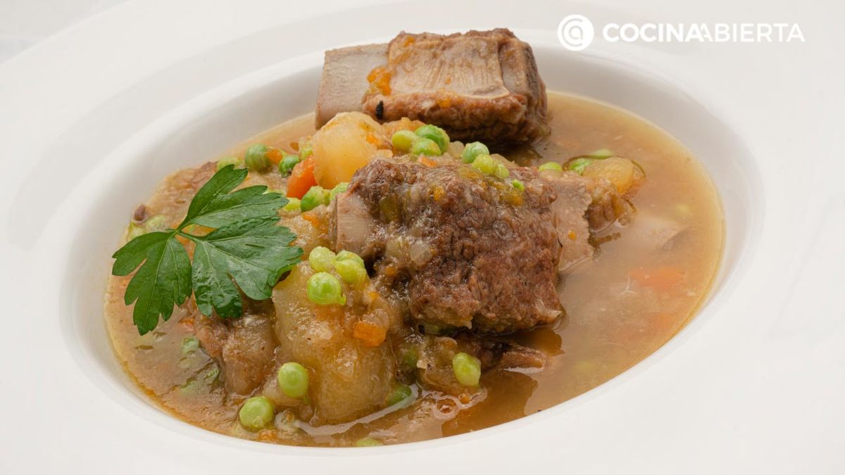 guiso de costilla de cerdo con patatas y verduras  receta karlos arguinano karl67450321