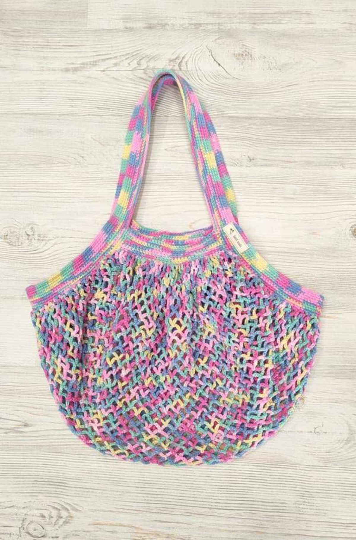 Bolso con punto calado.