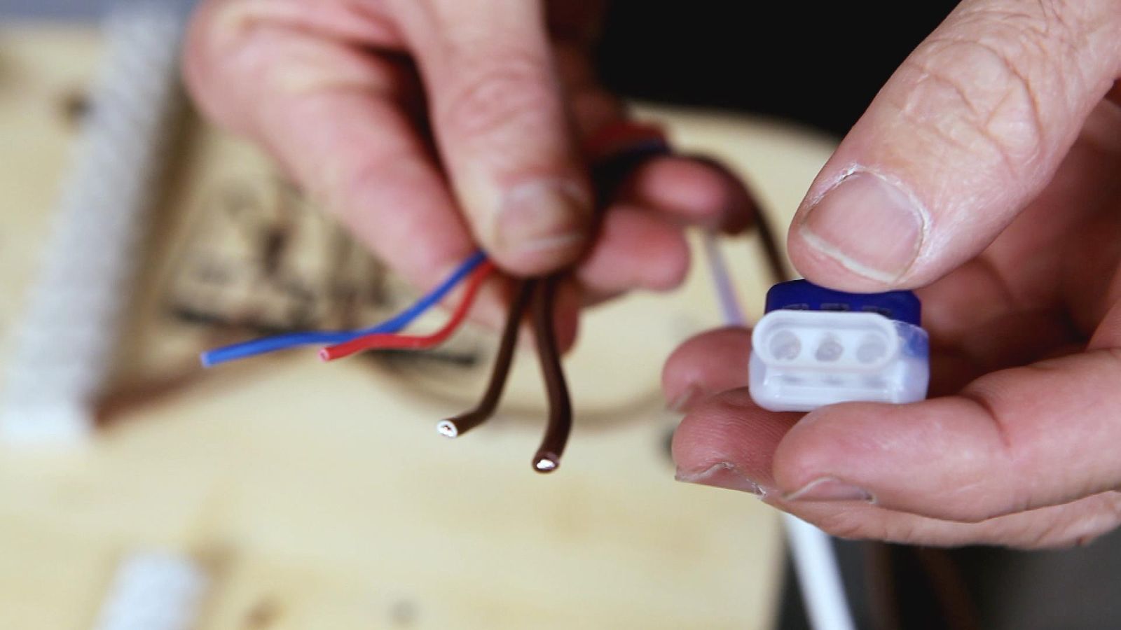 Conectores eléctricos estancos paso 1