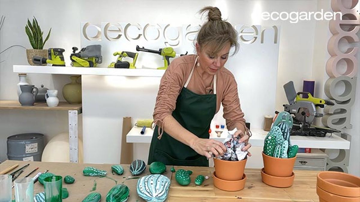 como hacer cactus con piedras paso 6
