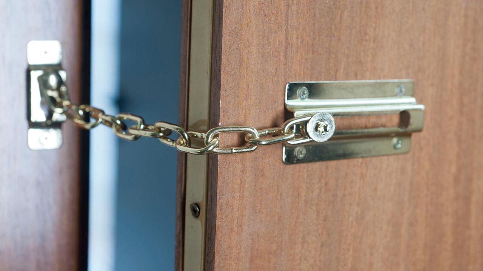 Cadena de seguridad en puerta