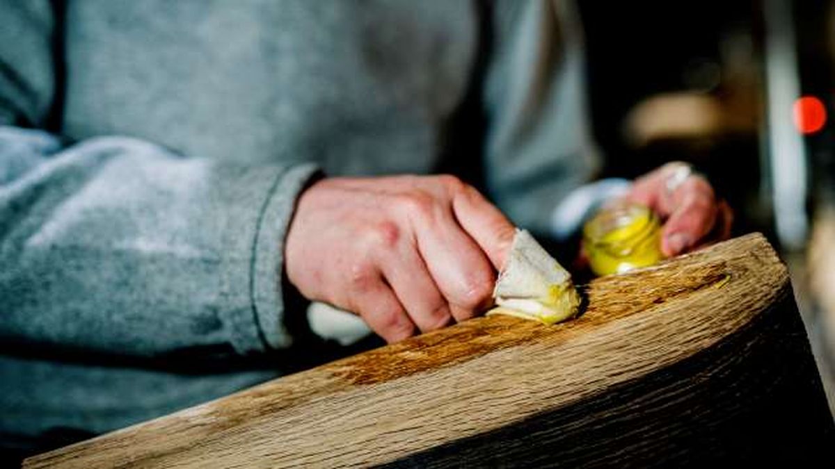 se puede dar cera despues de barnizar 3