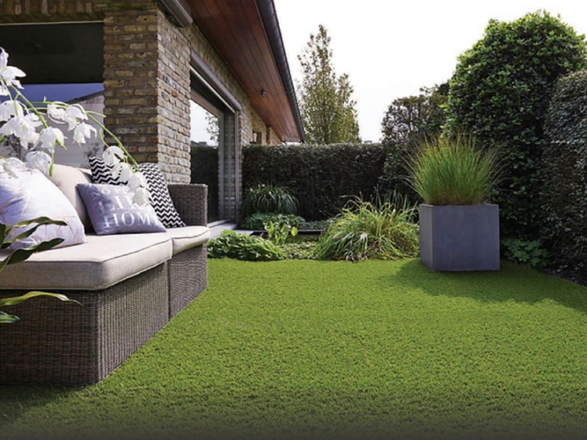 Jardines con césped artificial ventajas y factores para elegir el modelo adecuado 4
