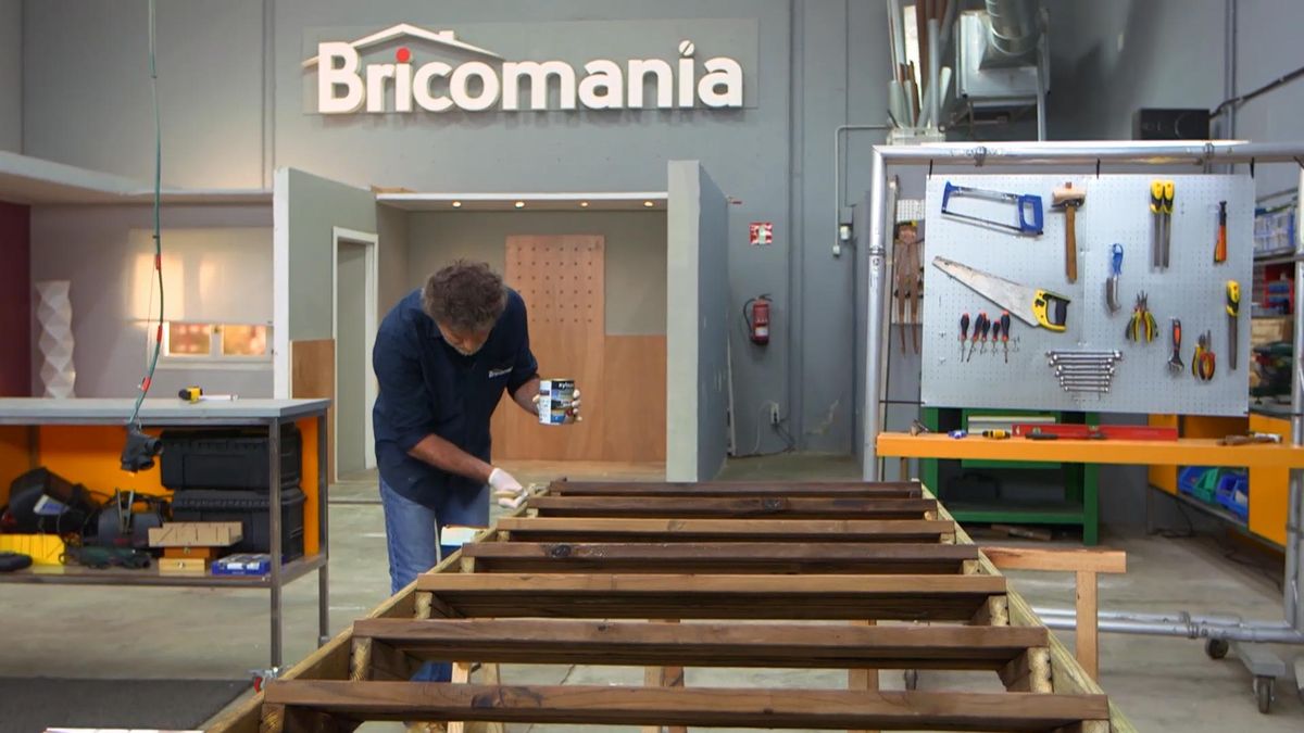 BRIC0957NV18 escalera exterior paso9