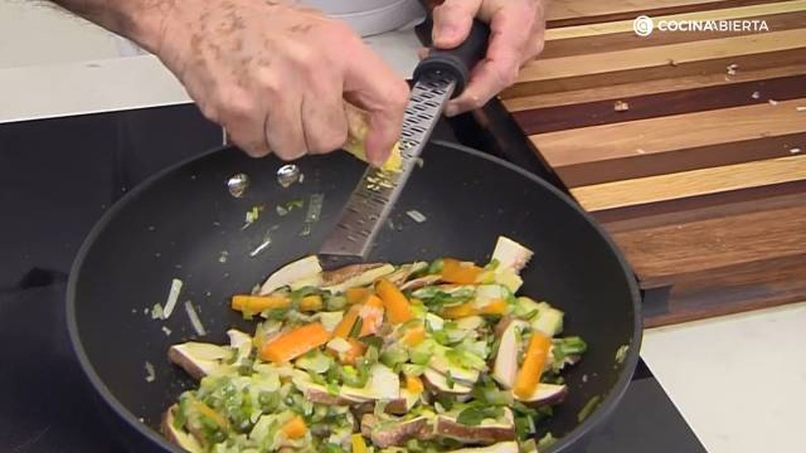 KARL7101 Fideos Yakisoba paso 2