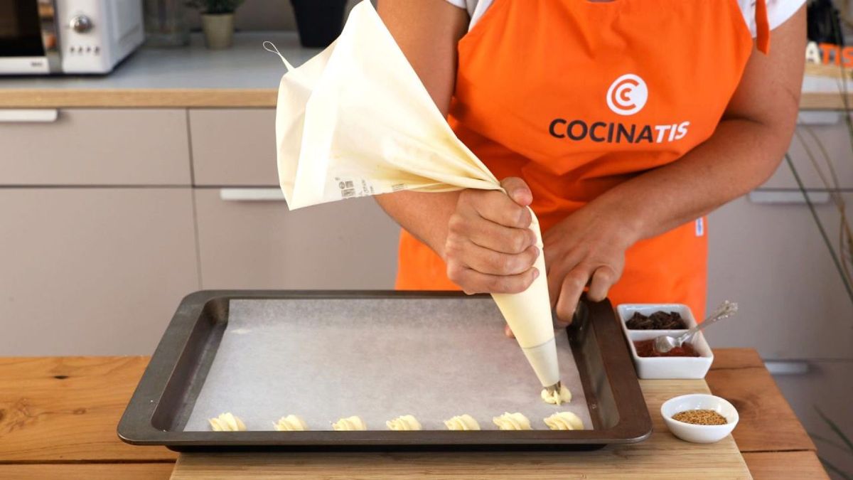 Técnica cómo usar manga pastelera  paso 1