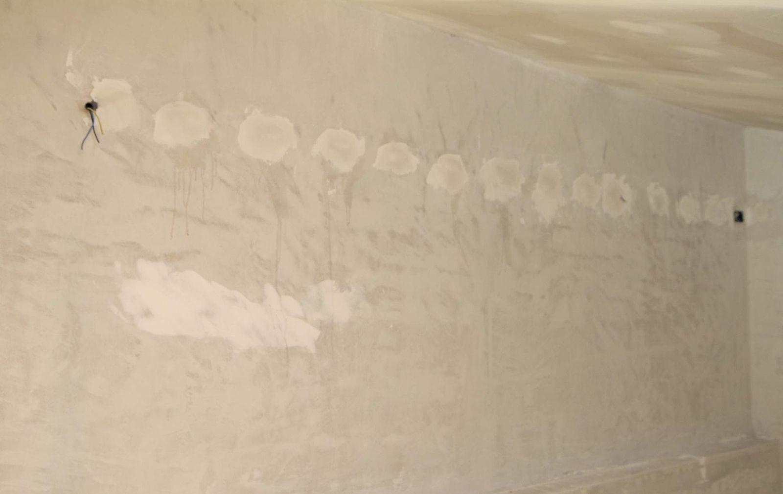 brico 0422 Cubrir rozas en pared xl