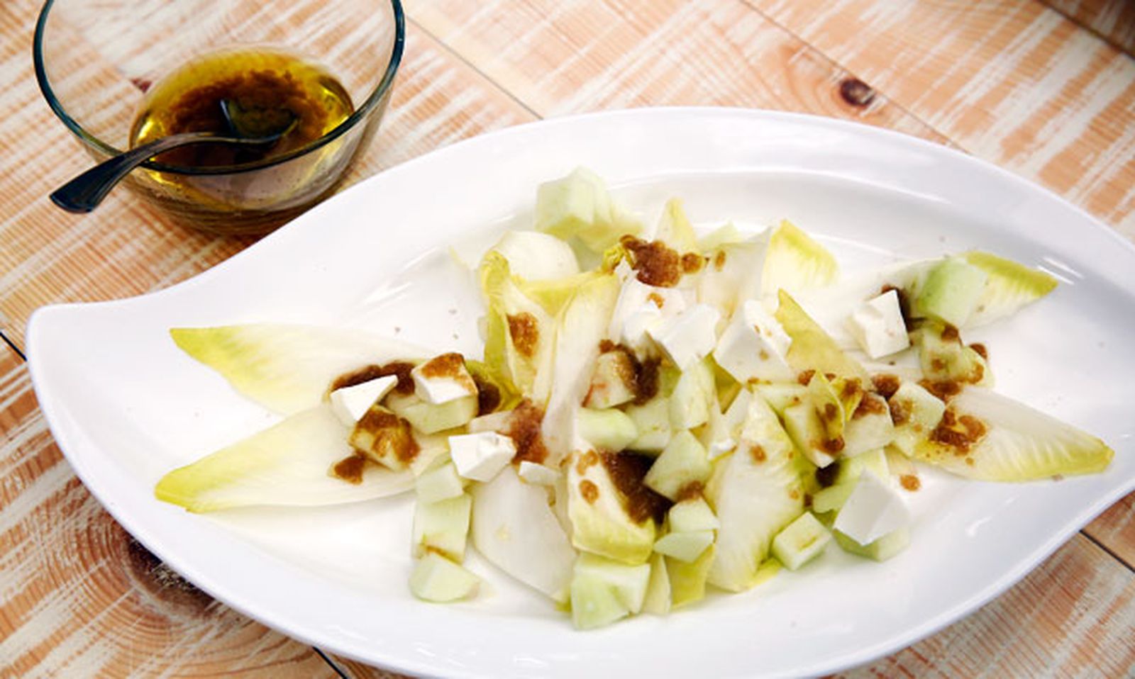 5441 2 Ensalada de endibias con vinagreta de arandanos xl