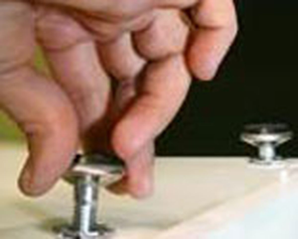 Brico 0487 2 colocacion pata roscada niveladora paso 5