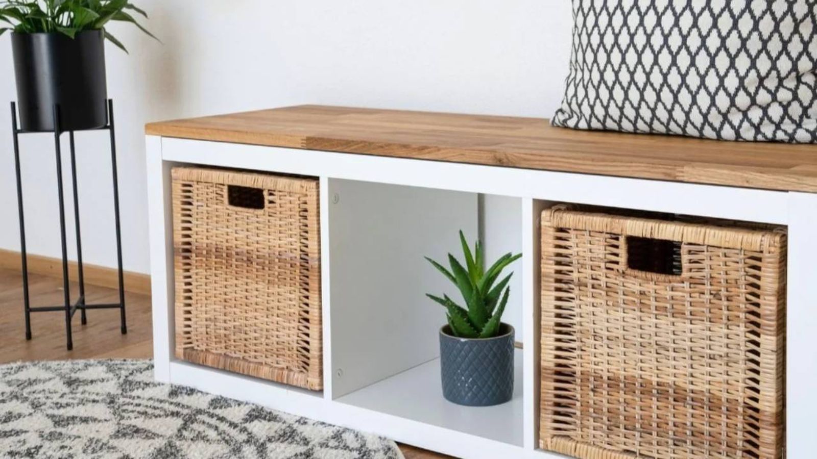 Estantería Kallax convertida en banco. / Fuente: Instagram  omformo