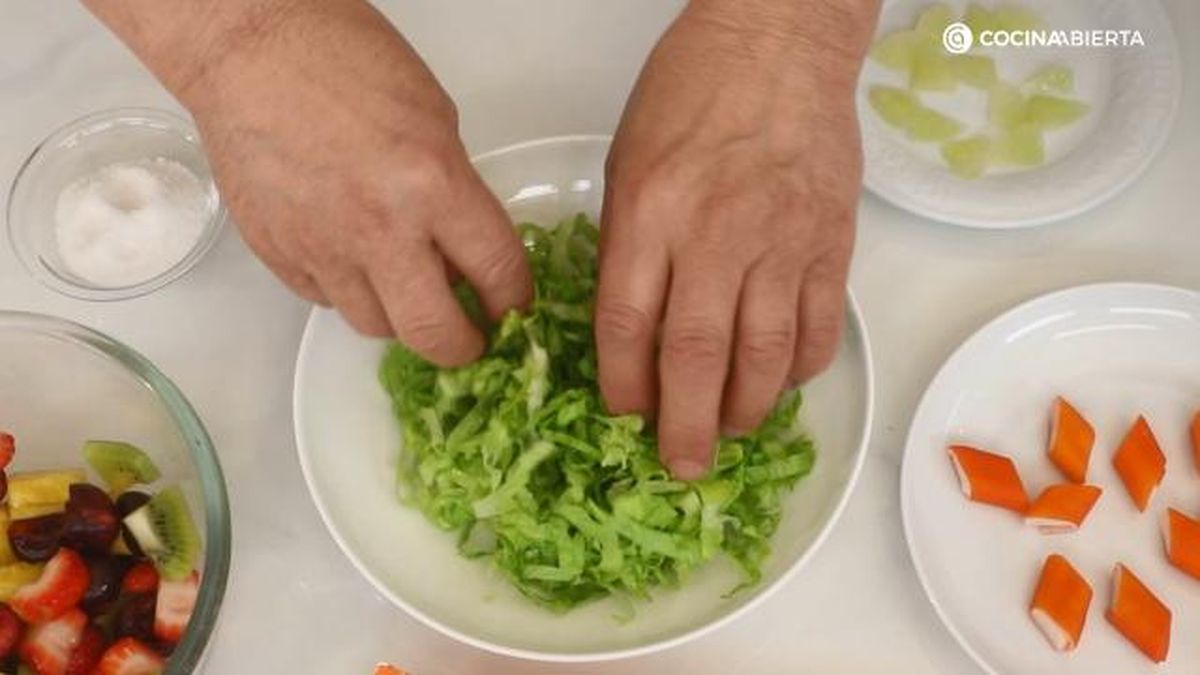 KRISSIA Ensalada frutas surimi paso 2