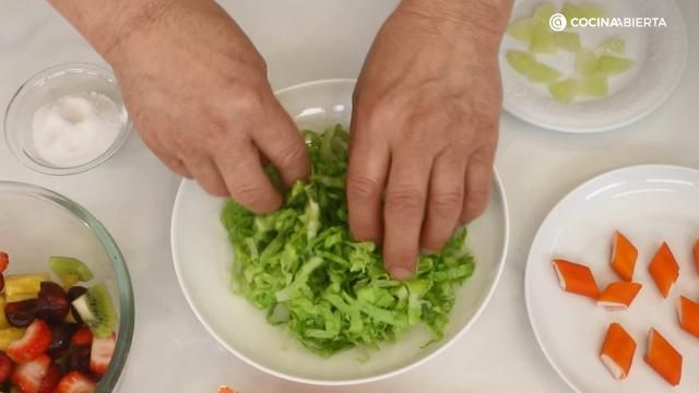 KRISSIA Ensalada frutas surimi paso 2