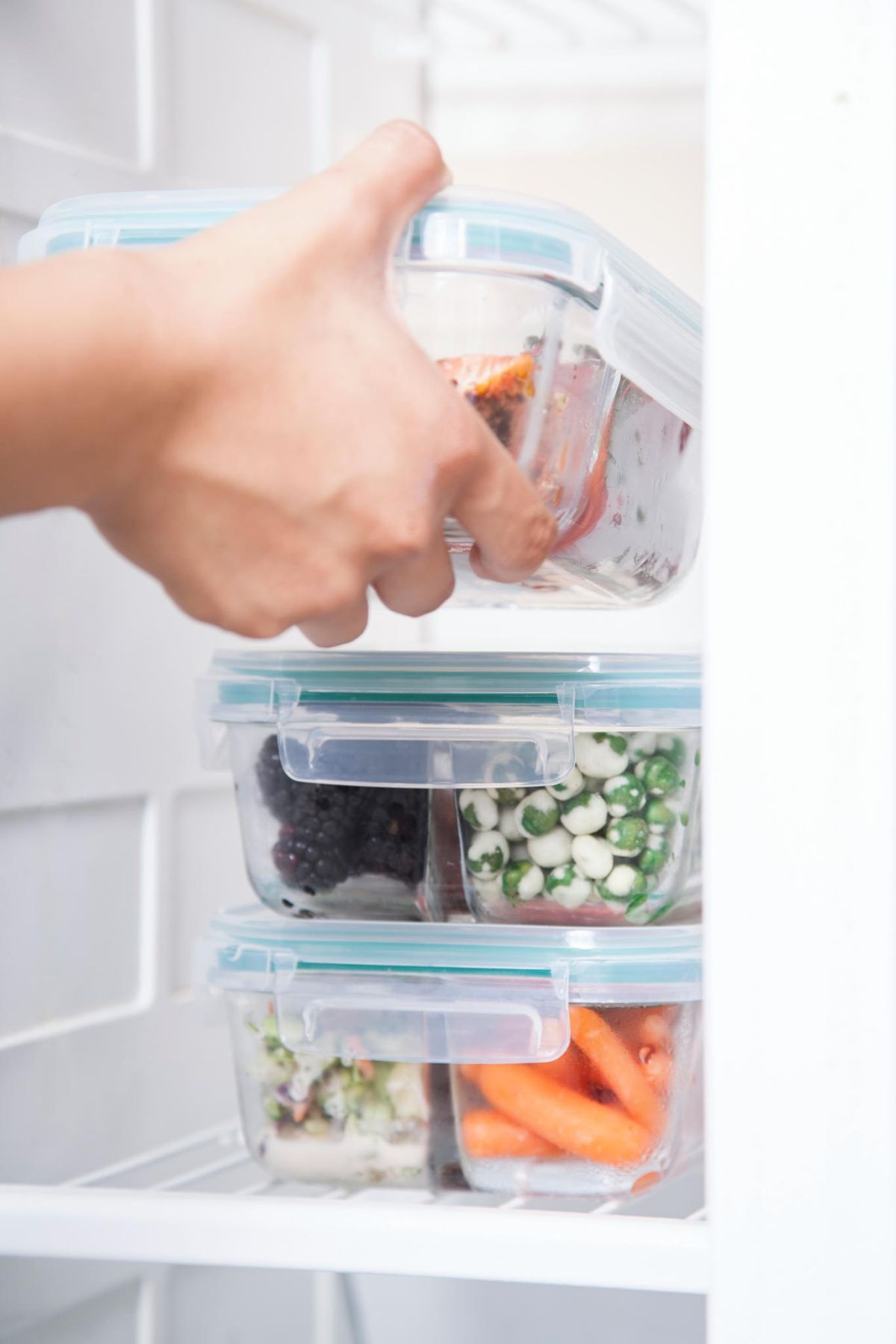 Organizar la nevera según la tendencia del fridgescaping.