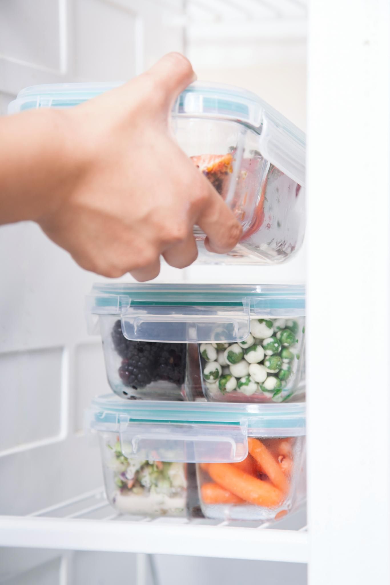 Organizar la nevera según la tendencia del fridgescaping.
