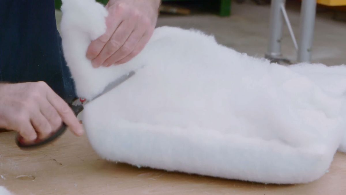 Cómo restaurar el asiento de una mecedora paso 9