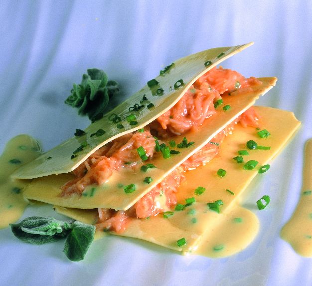 Lasaña de txangurro con mahonesa de hierbas y pimienta verde