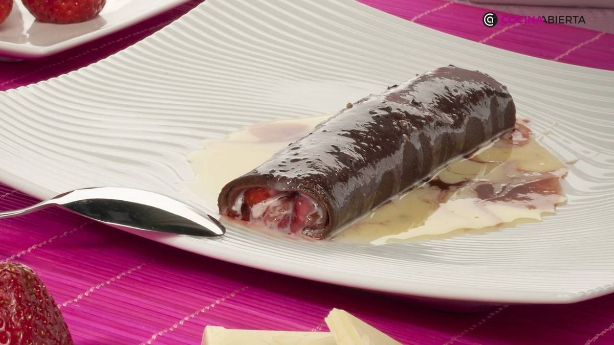 crepes negros con fresas y chocolate blanco
