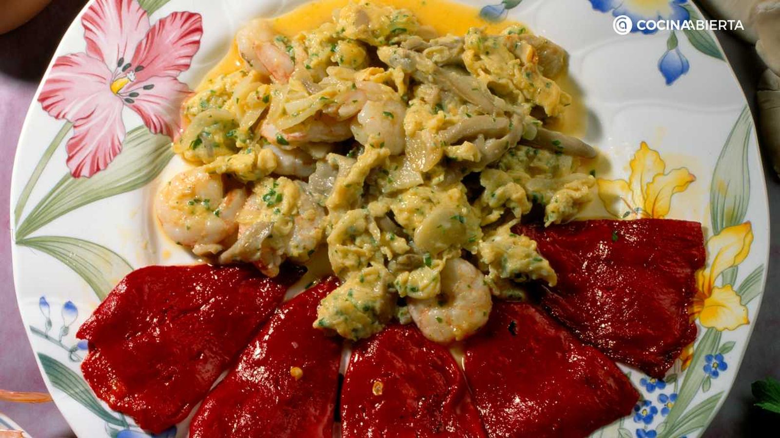 El revuelto de gambas y setas es una opción perfecta para una cena rápida y ligera