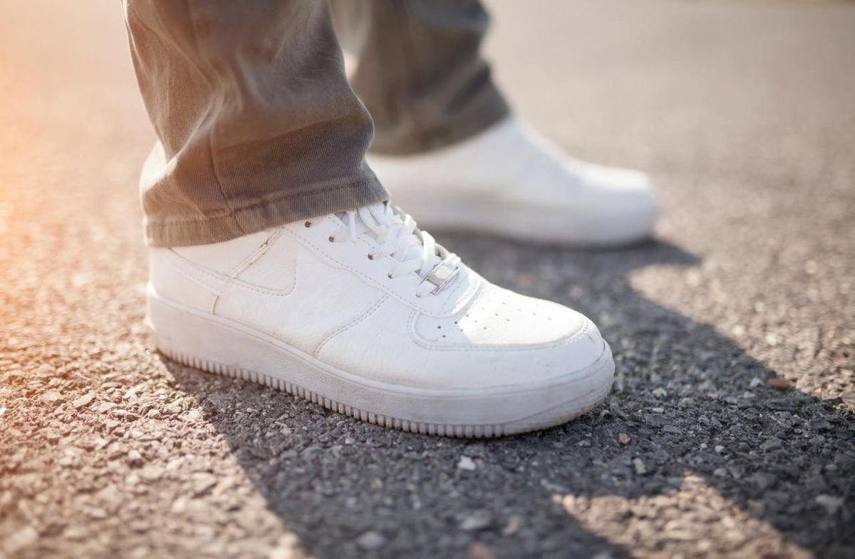 Zapatillas blancas y relucientes