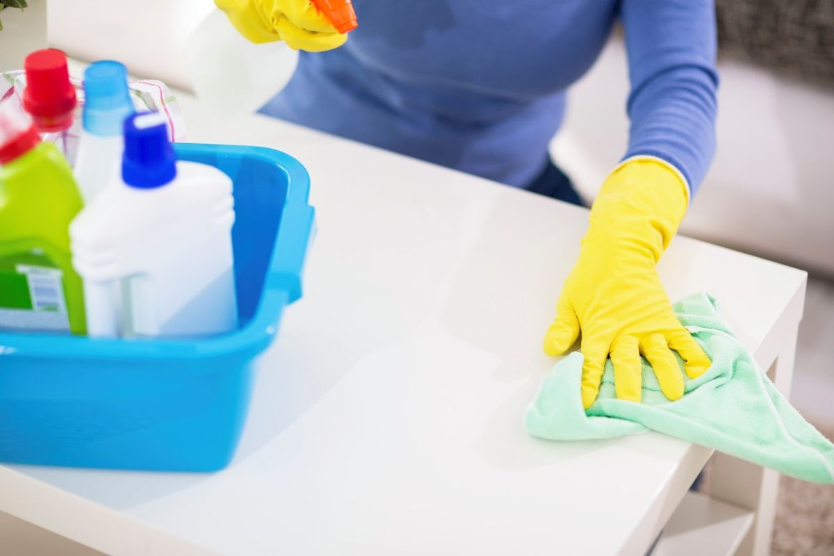 Un truco casero fácil de aplicar y muy útil para blanquear plástico