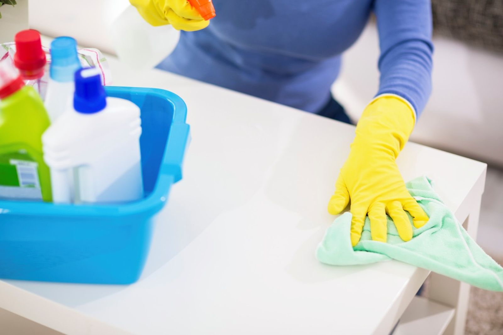 Un truco casero fácil de aplicar y muy útil para blanquear plástico