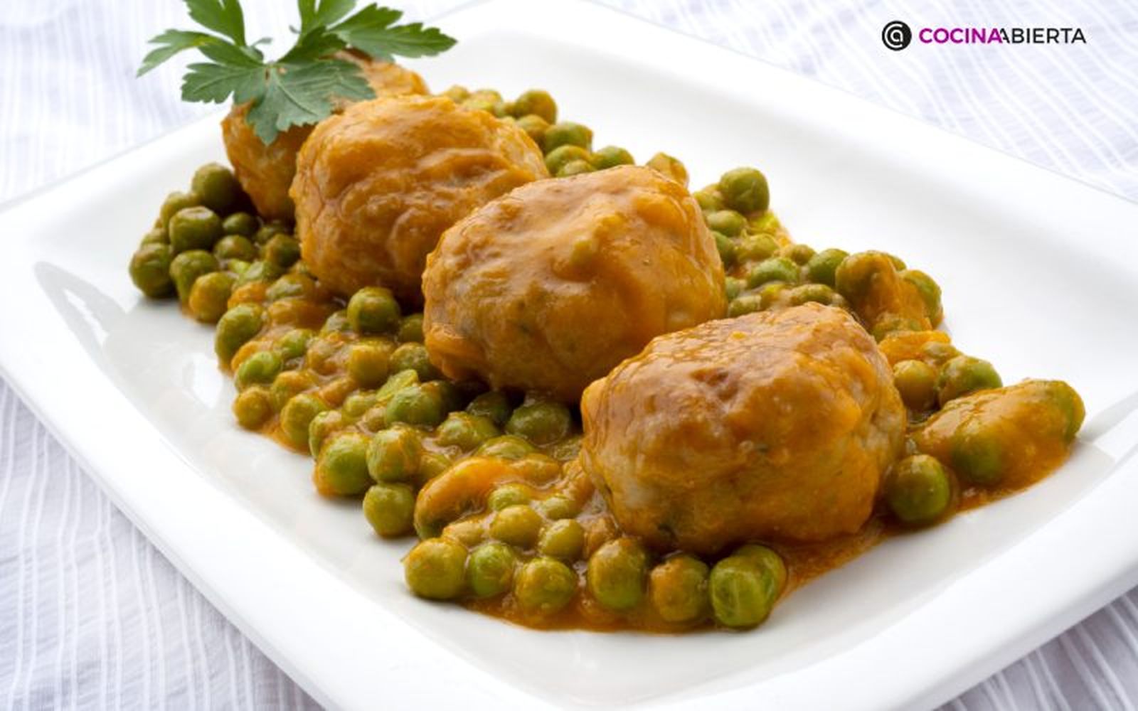 Las albóndigas de merluza son un plato perfecto para comer pescado en tupper