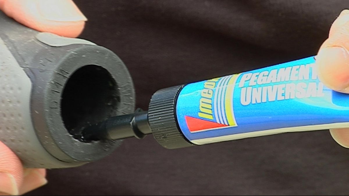 Asegurar mangos de goma paso 3