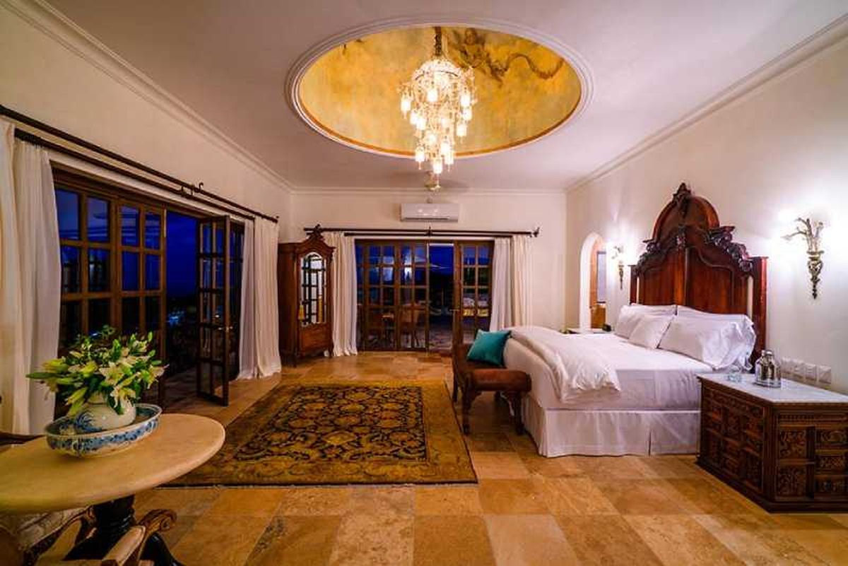 Suit Elizabeth Taylor.