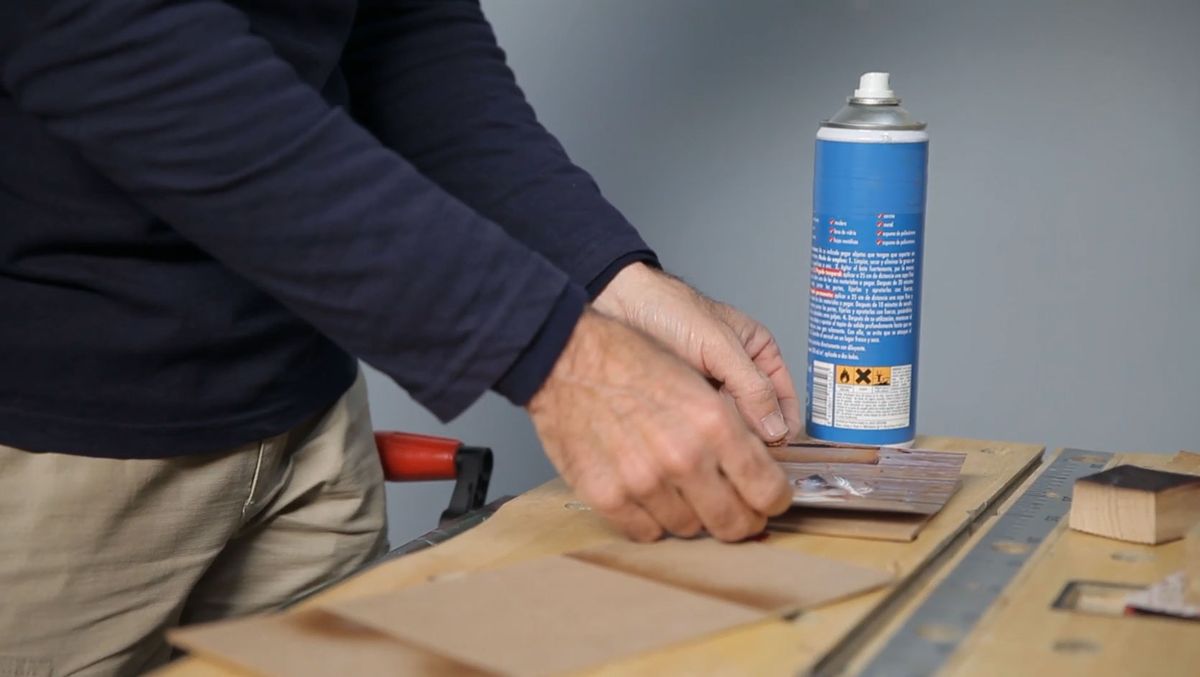 Cómo hacer un portaretratos de madera paso 6