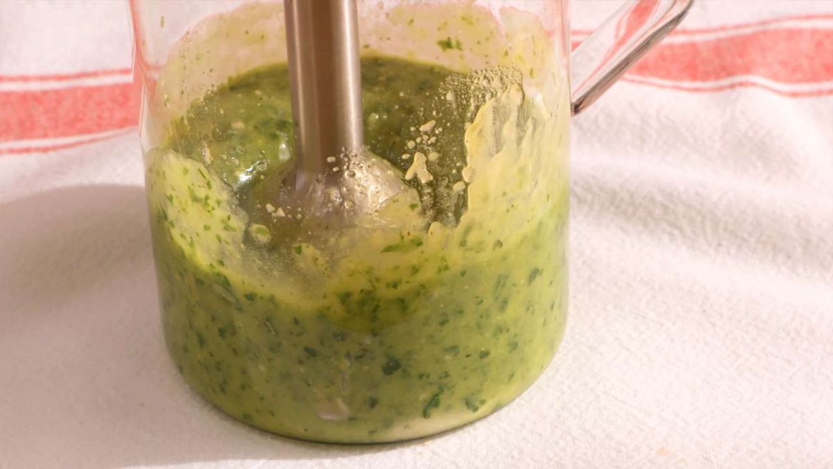 Cómo hacer salsa pesto   paso 2