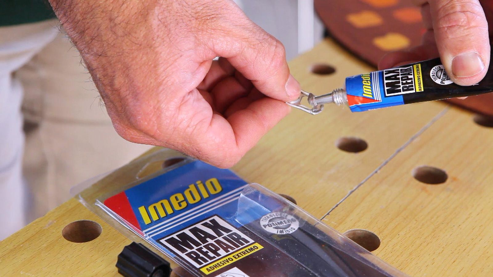 Cómo hacer una paleta de pintor paso 5