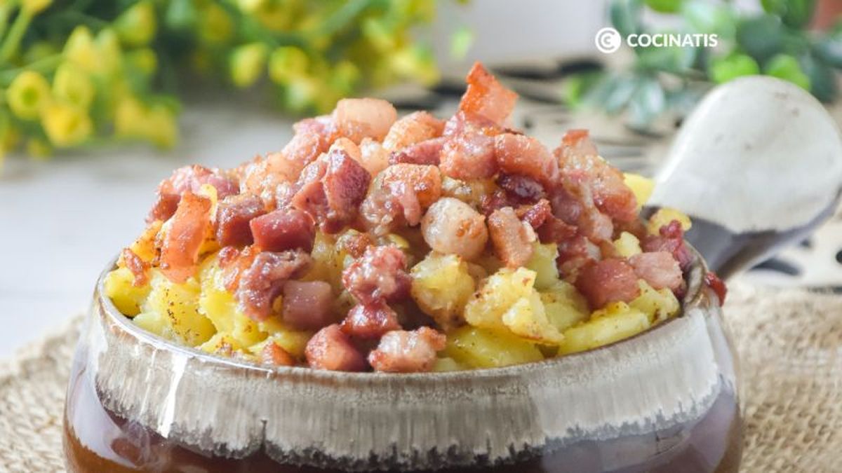 Cazuela de patatas revolconas