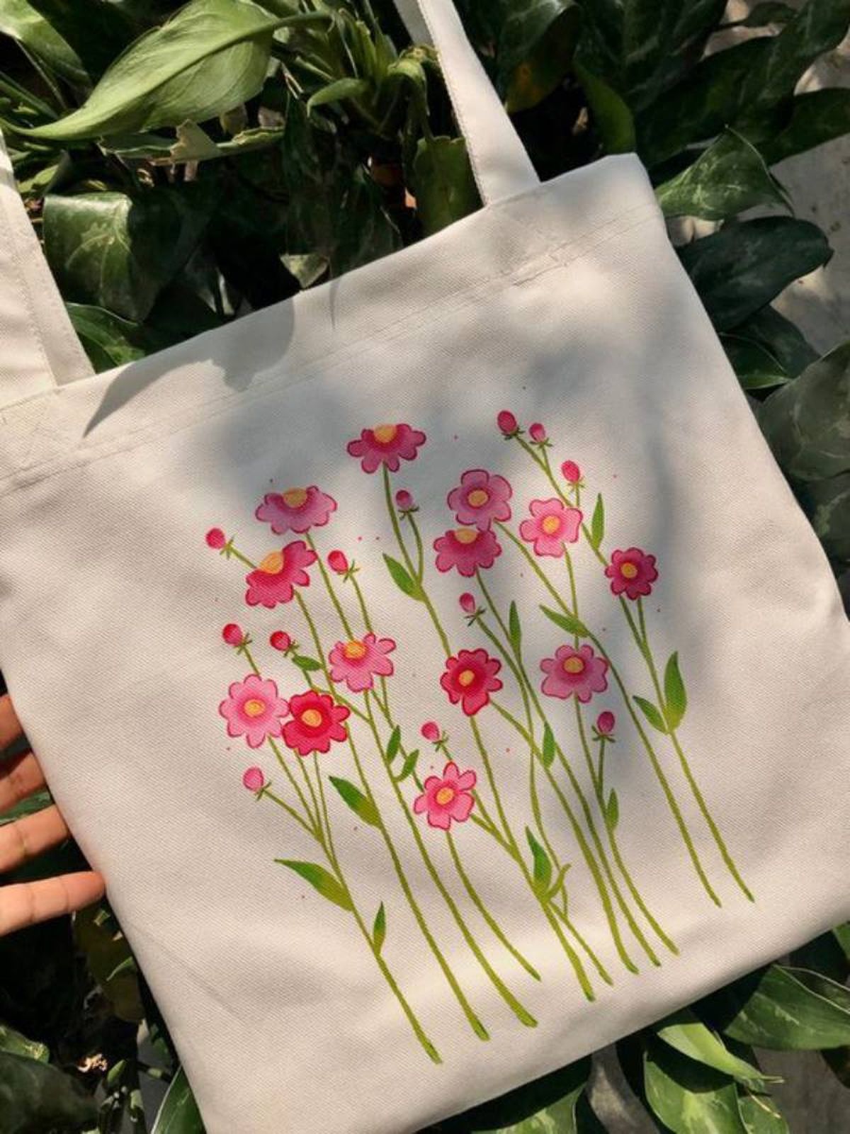 Tote bag pintada a mano.