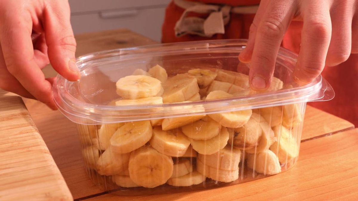 Congelar los plátanos asegura una textura cremosa y deliciosa en tu helado