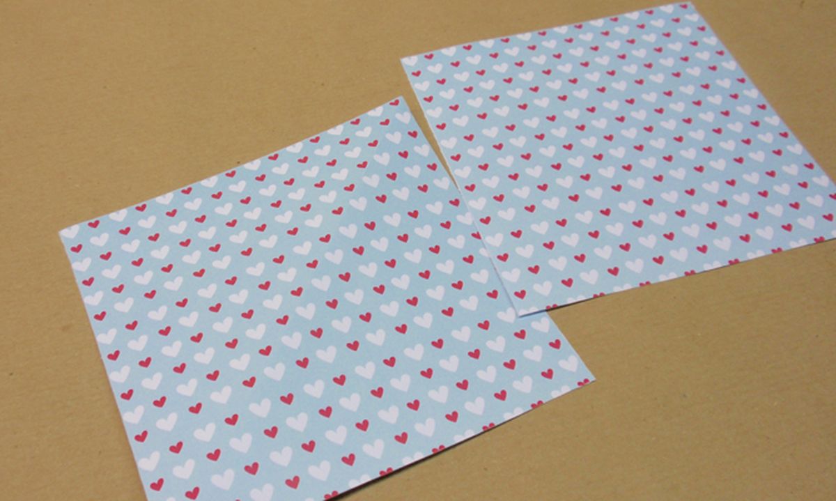 Marcapaginas con forma de corazón paso 1