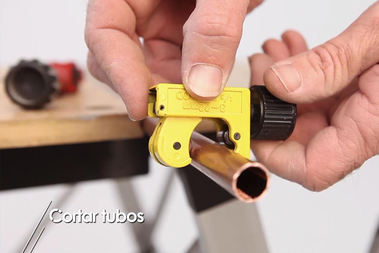 brico 1015 como cortar tuberias cobre paso 3