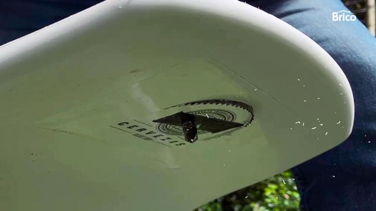 Como pintar sillas de plastico paso 2