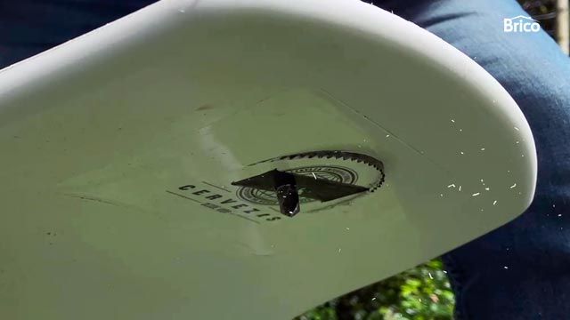 Como pintar sillas de plastico paso 2
