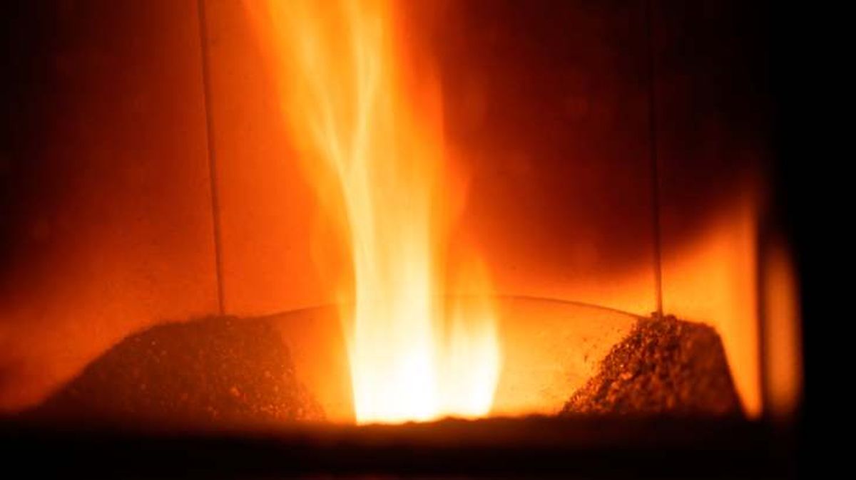 mi estufa de pellets tiene mucha llama 1