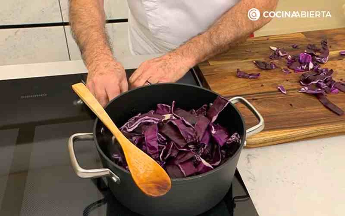 Rehoga la col lombarda