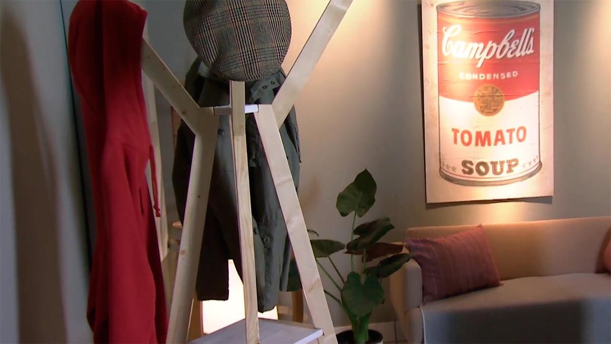 Como hacer un perchero de pie de madera paso 11