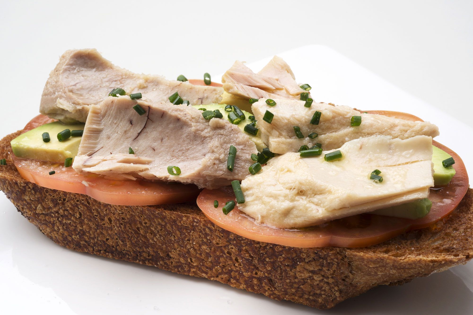 5969 2 Tosta de tomate, aguacate y bonito xl