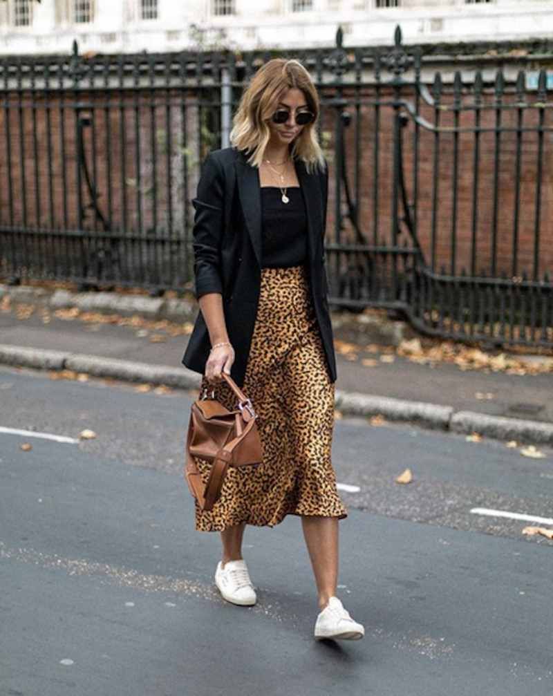 Falda animal print con blazer negra