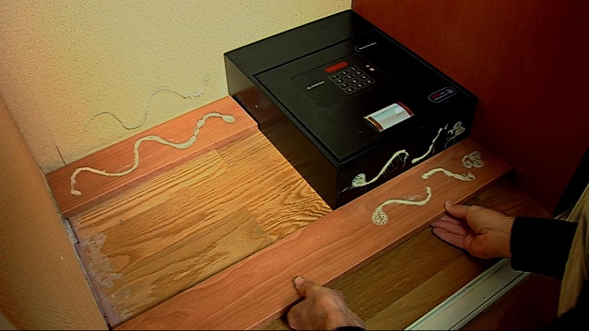 Instalar una caja fuerte en un armario paso 7