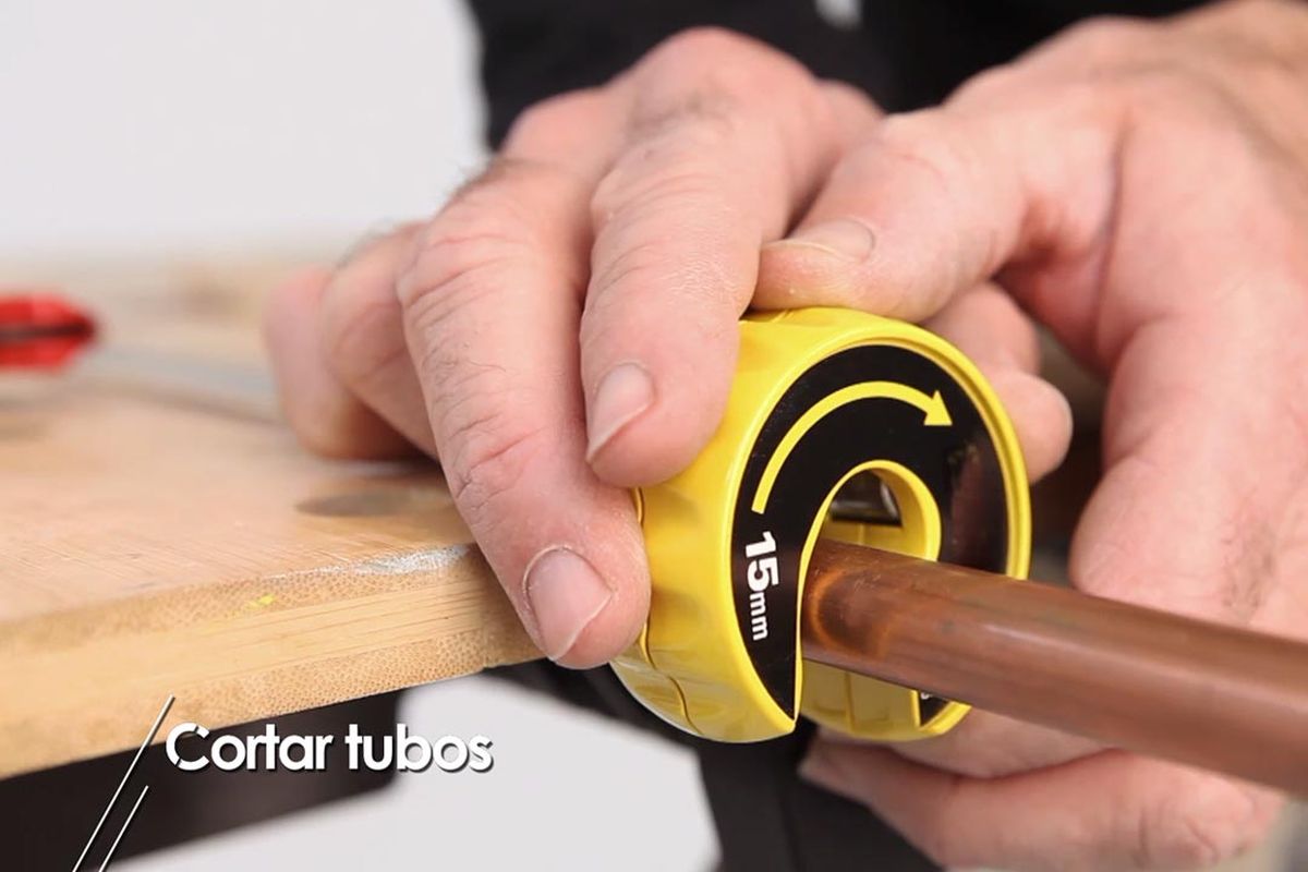 brico 1015 como cortar tuberias cobre paso 6