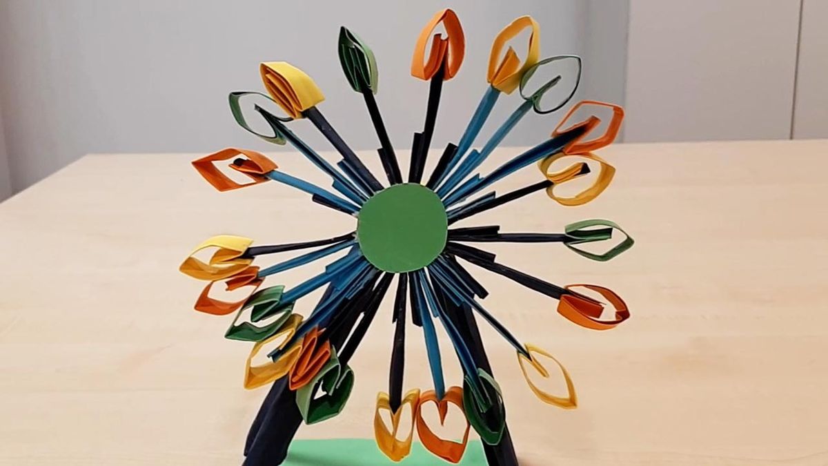 como hacer una noria de cartulina paso 10