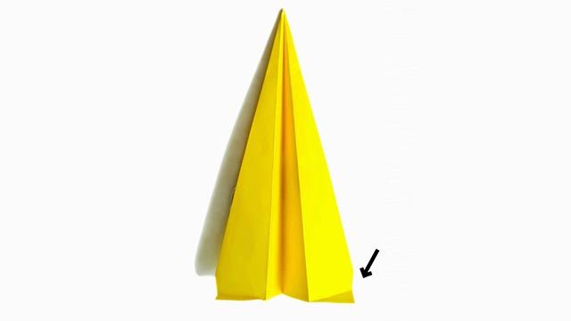 como hacer aviones de papel paso 6